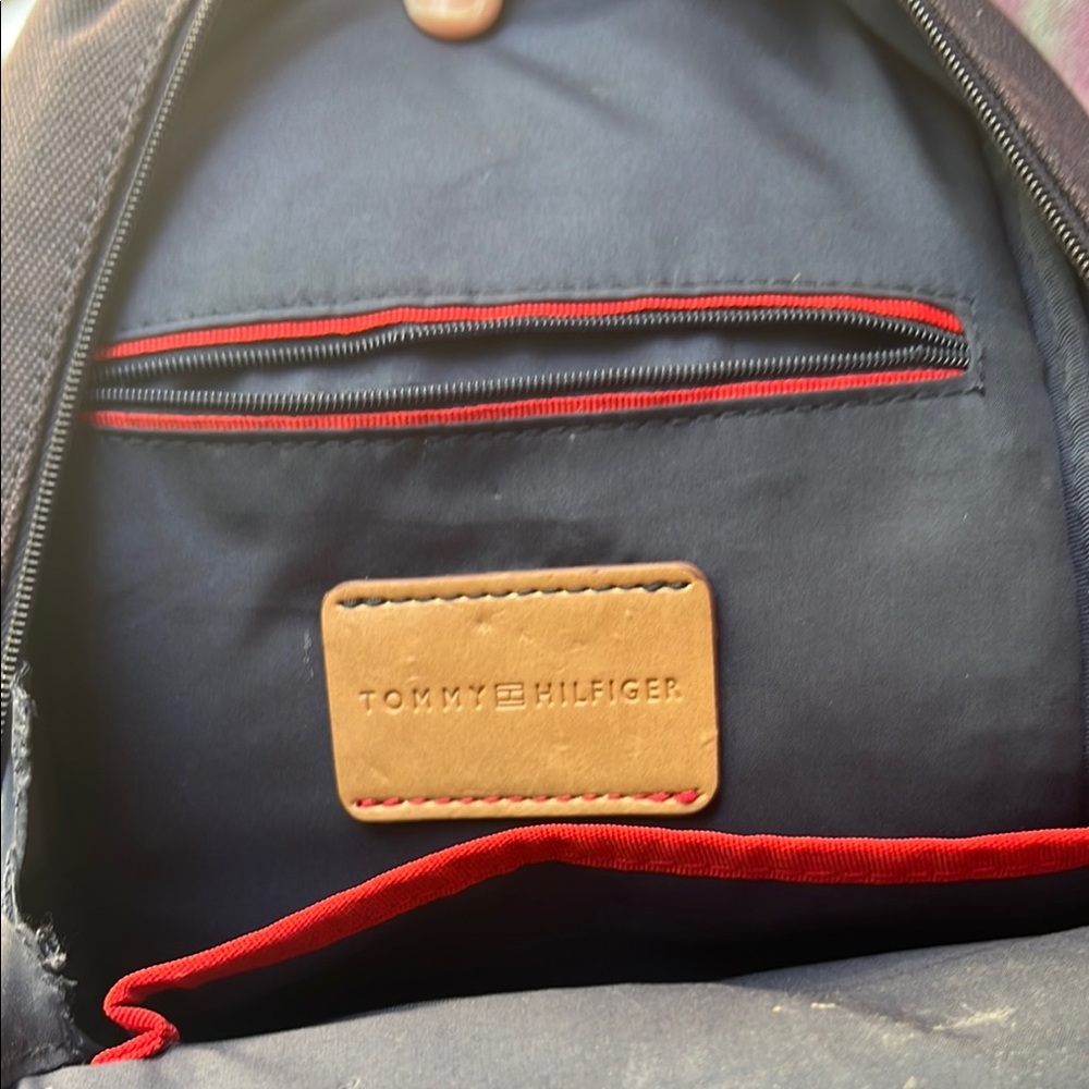 Tommy Hilfiger Black Belt Bag Sleek Modern Design - Picture 3 of 5